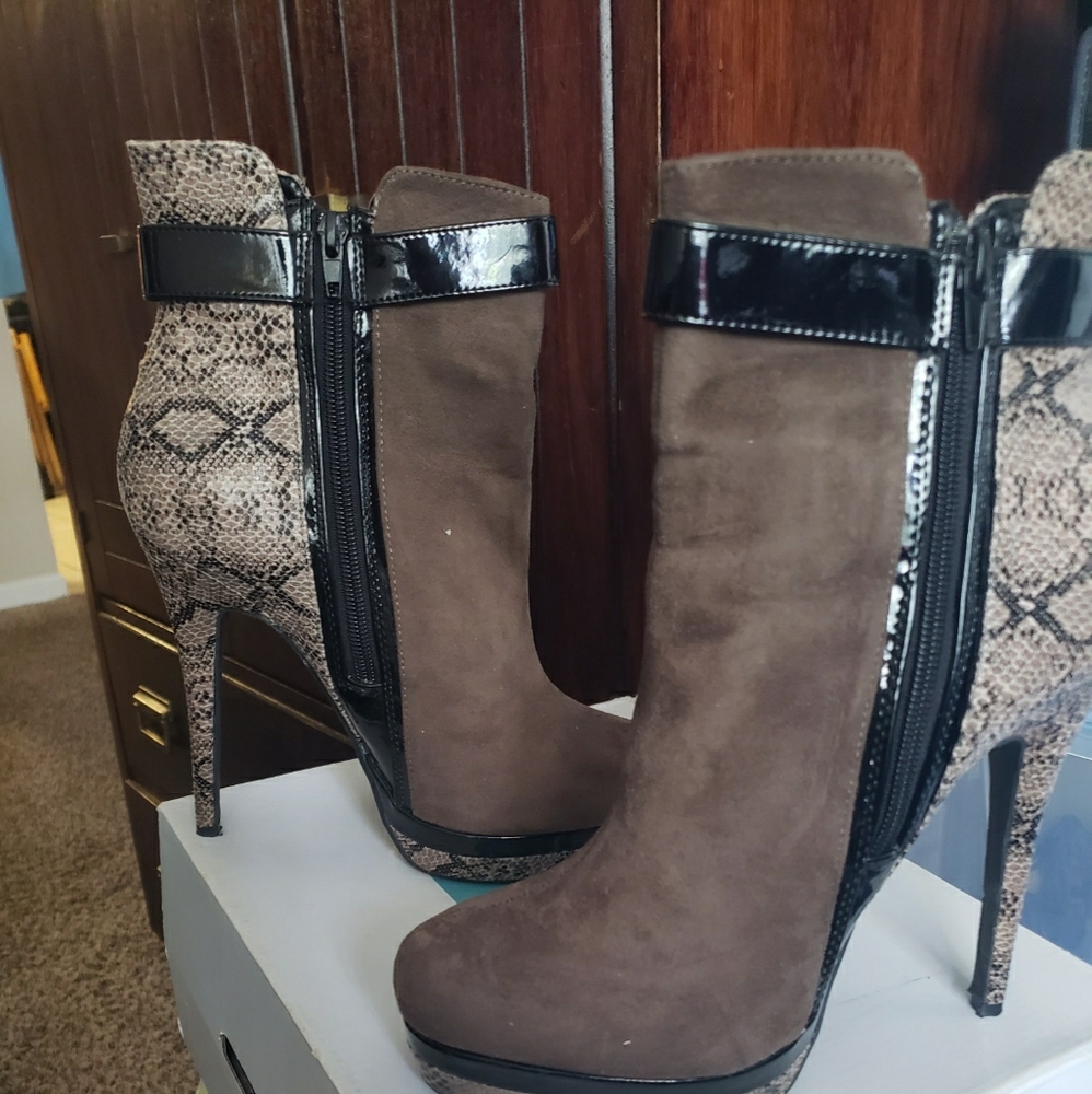Ankle bootie